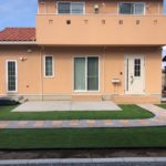 外構工事_人工芝_アプローチ